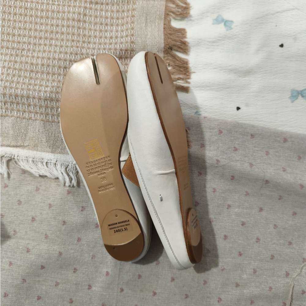 Maison Martin Margiela Cream Leather Ballet Flats with Tan Strap - Picture 13 of 13